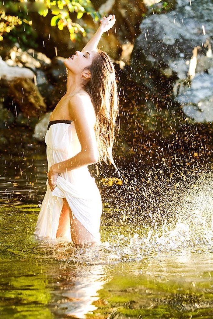 Marie Avgeropoulos in Yinchuan