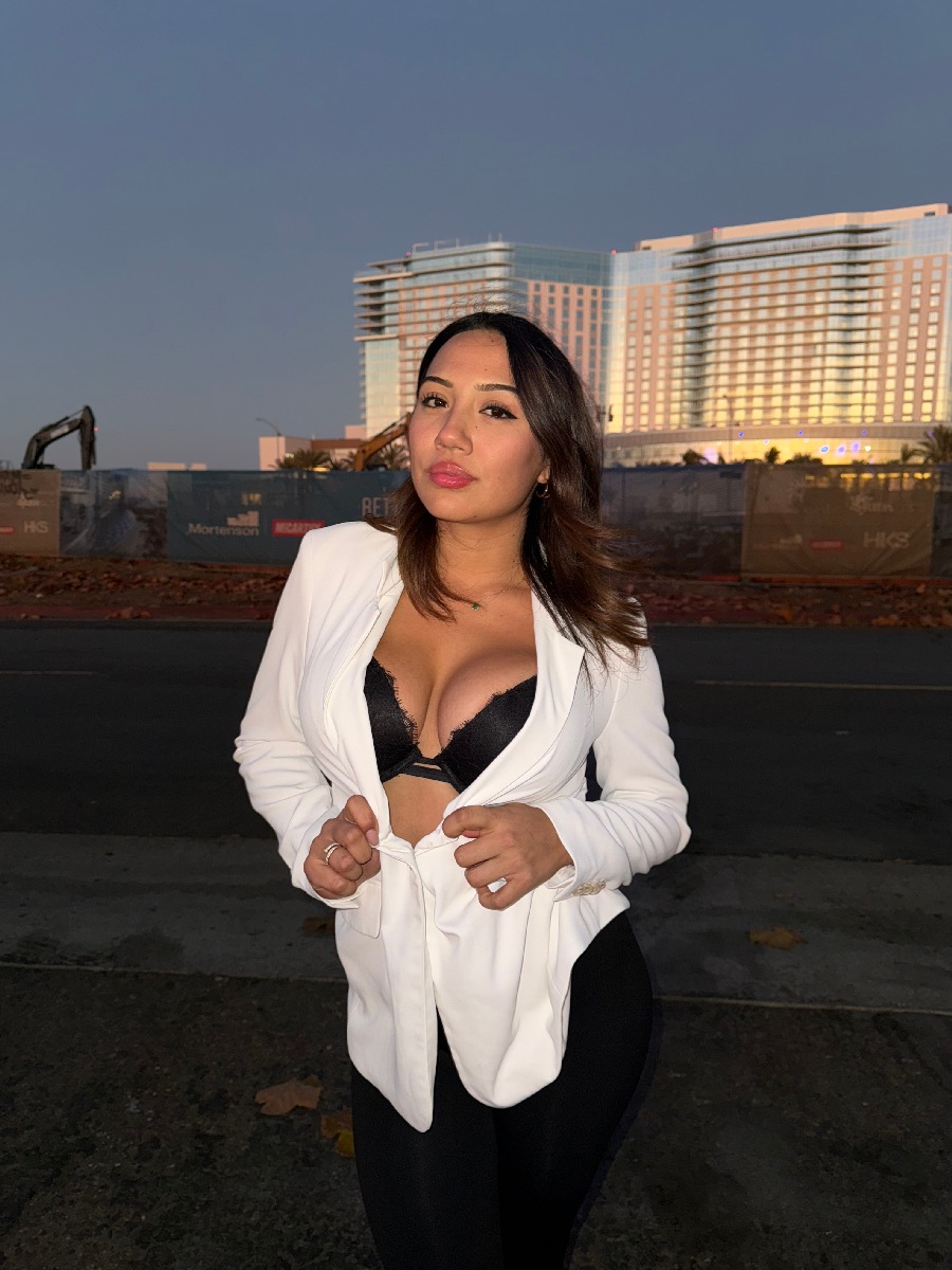 Take a pause and enjoy Ali Cruz — streaming from Yinchuan