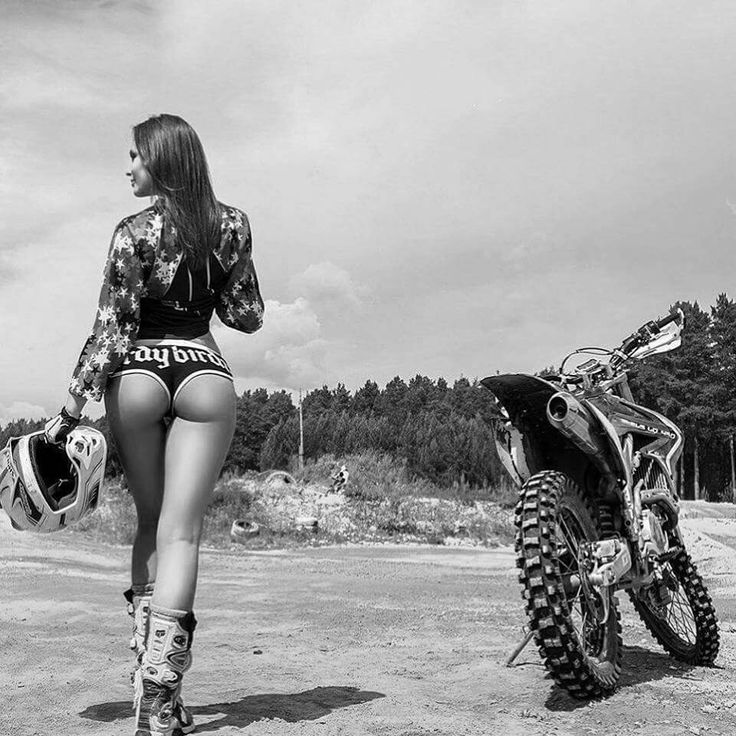 Beautiful girls and motorcycles in Yinchuan