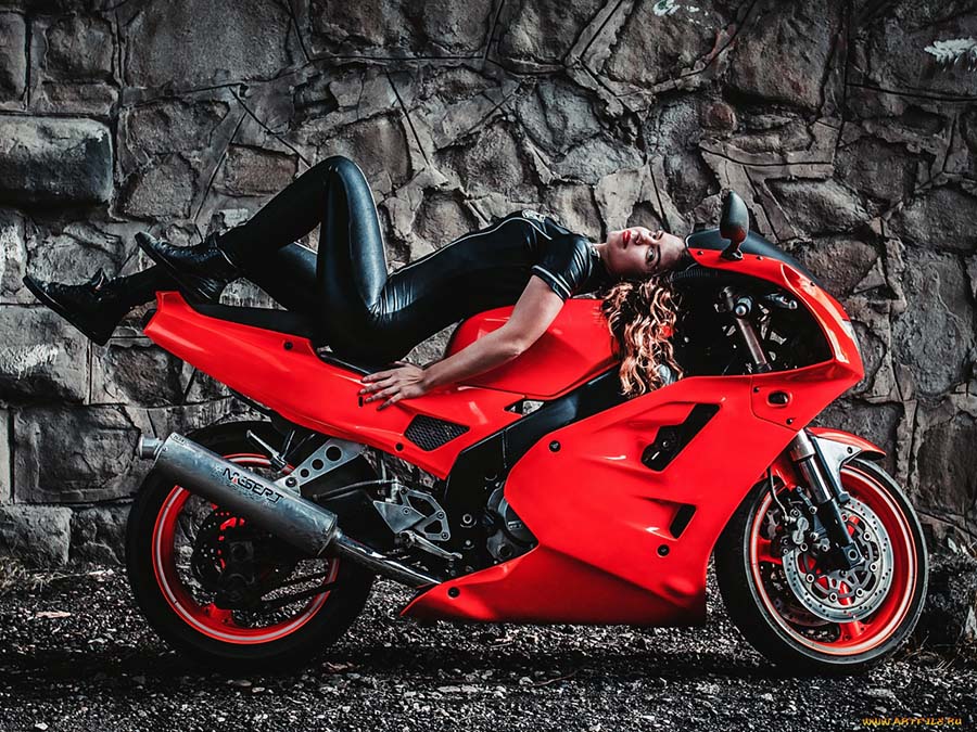 Beautiful girl Beautiful girls and motorcycles in Yinchuan