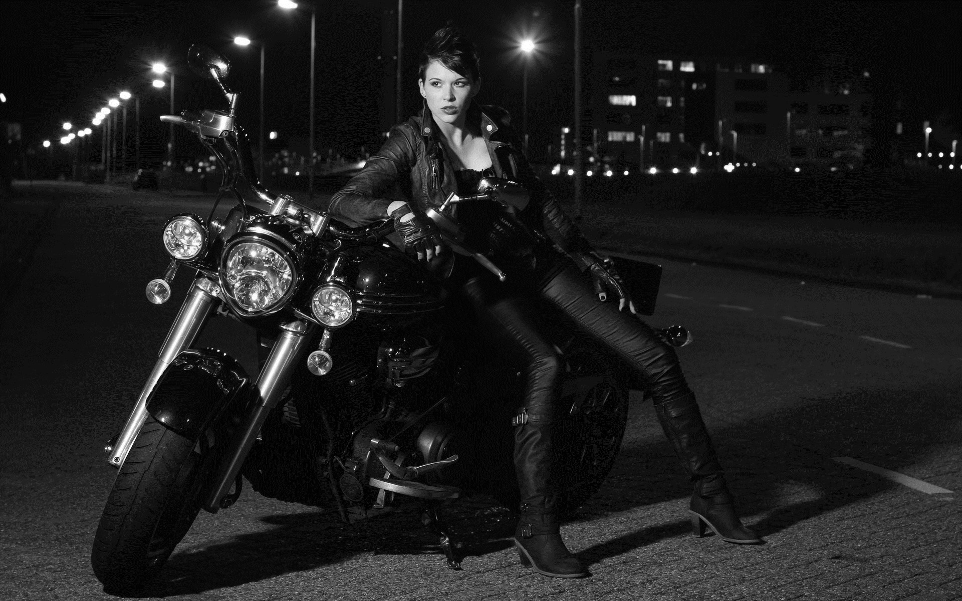 Photo Beautiful girls and motorcycles in Yinchuan