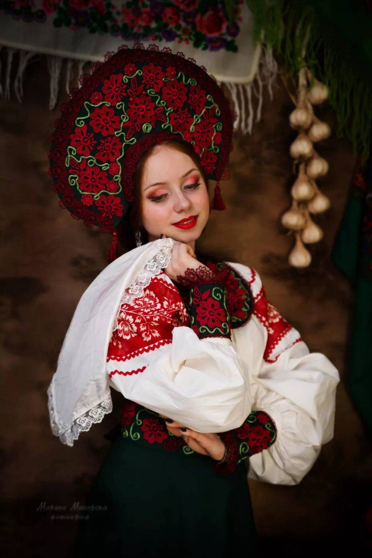 Women in Slavic costumes underwear in Yinchuan
