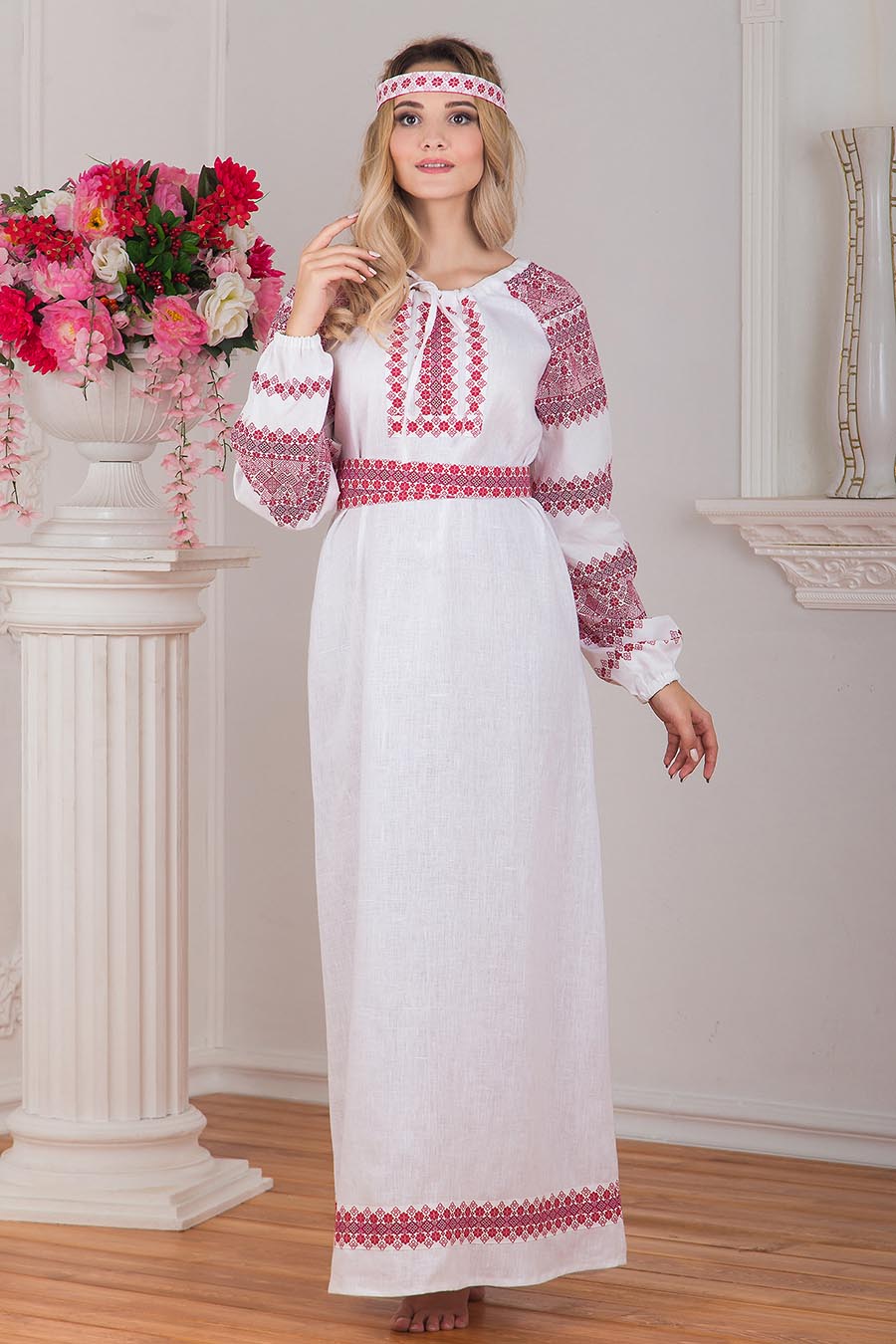 Women in Slavic costumes in Yinchuan