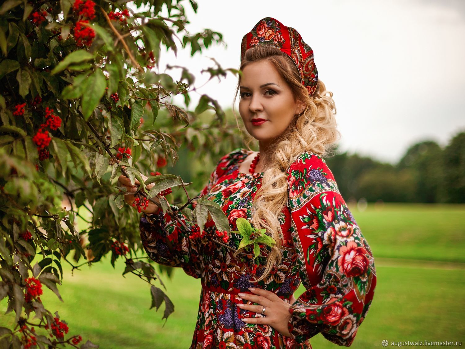 Women in Slavic costumes in Yinchuan