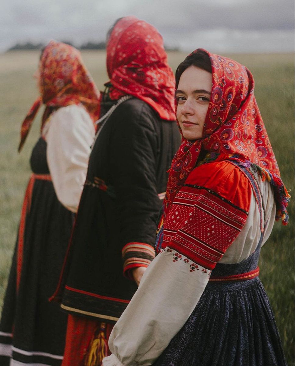 Women in Slavic costumes in Yinchuan