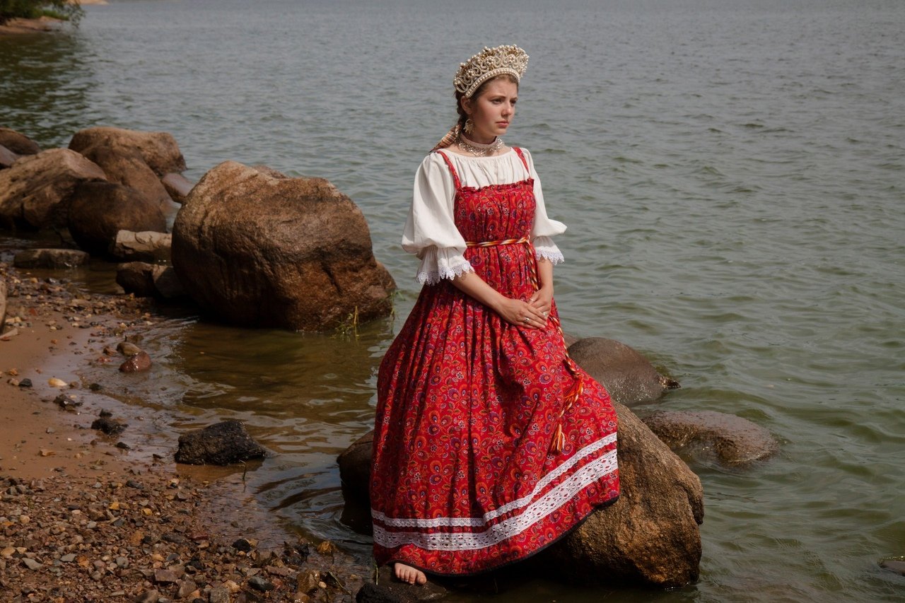 Women in Slavic costumes in Yinchuan
