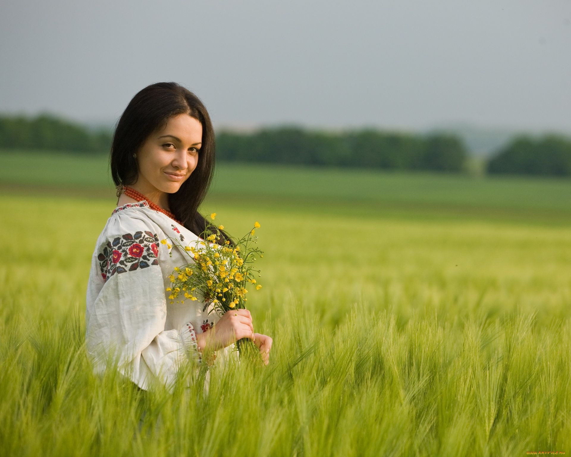 Women in Slavic costumes in Yinchuan
