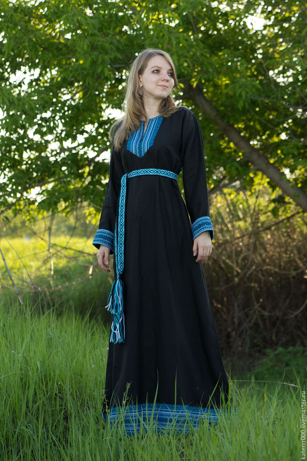 Women in Slavic costumes in Yinchuan