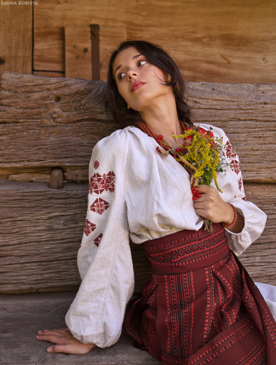 Girls in Slavic costumes in Yinchuan
