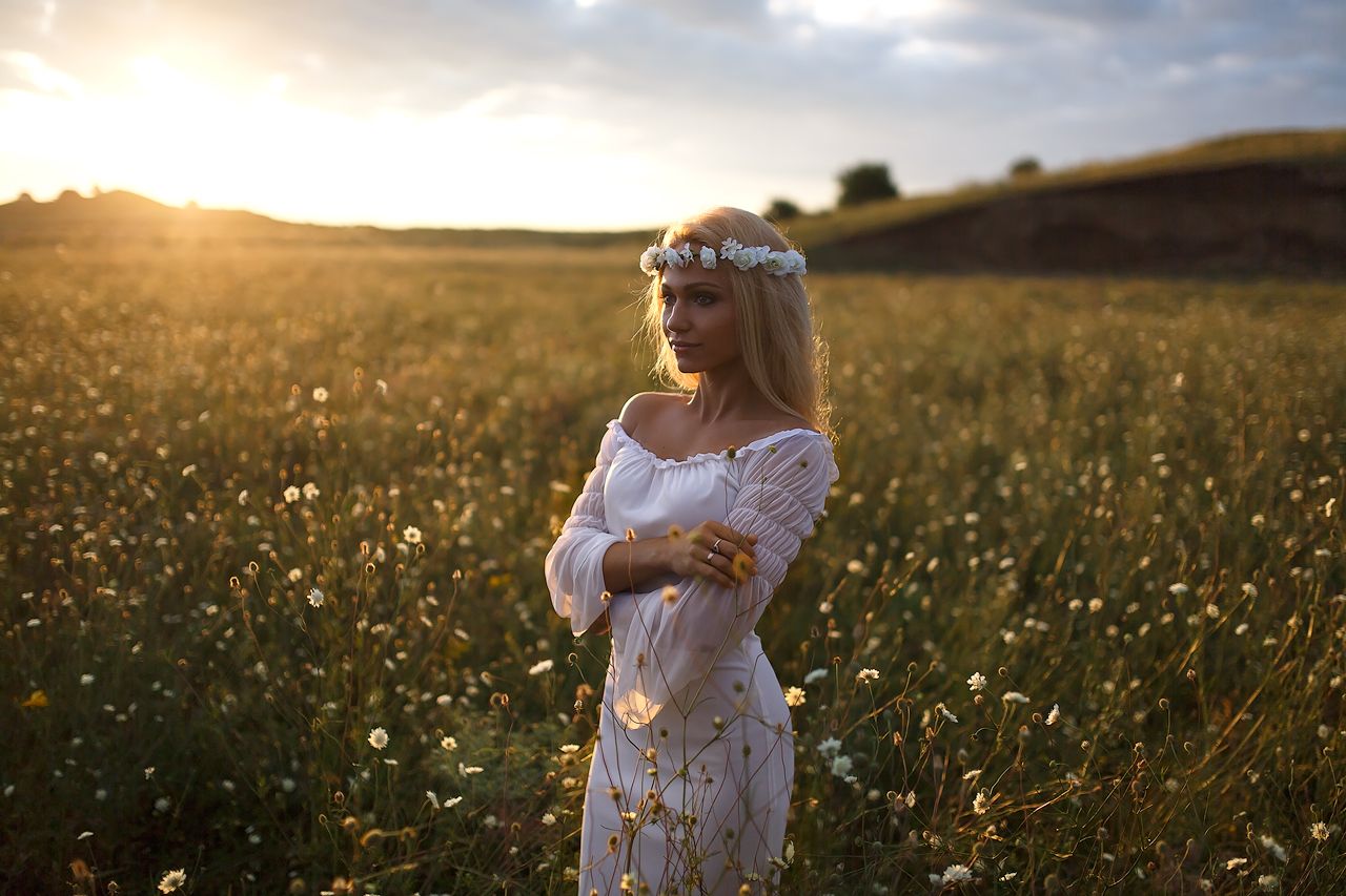 Girls in Slavic costumes in Yinchuan